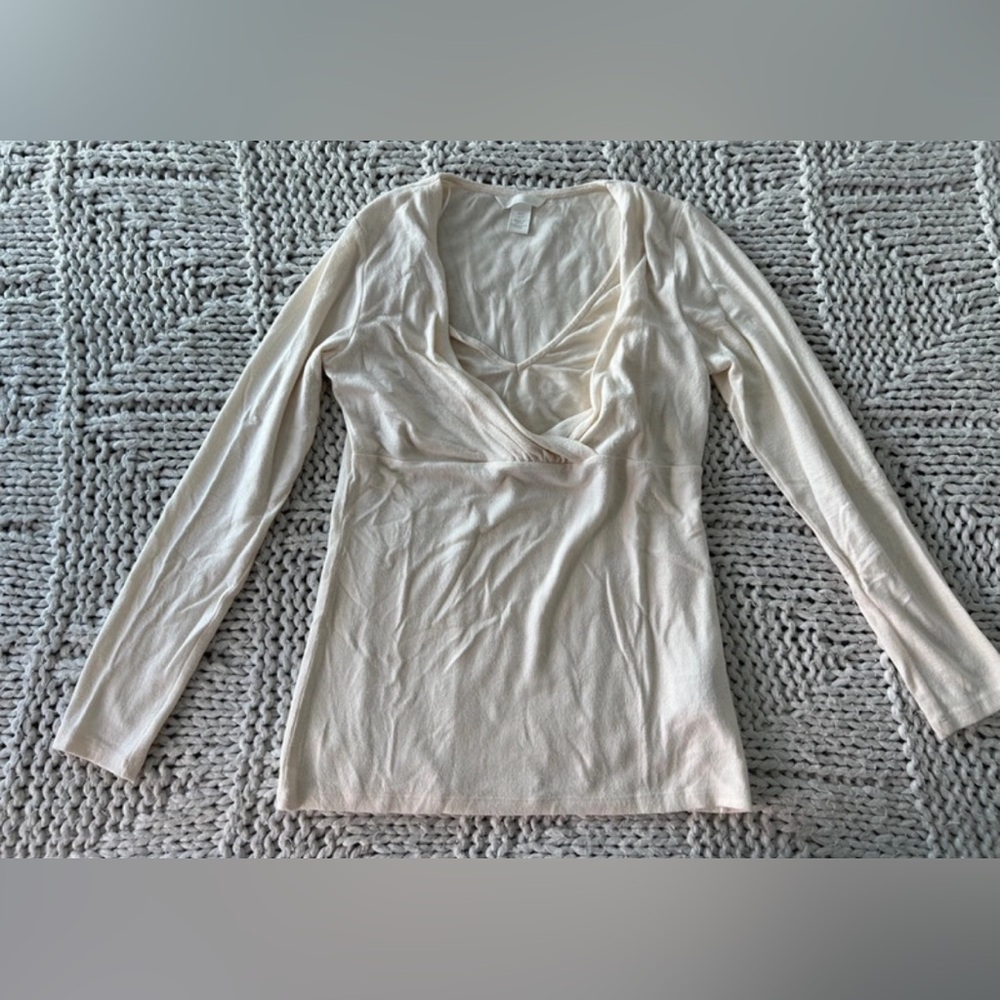 White Maternity tshirt by H&M never worn - it was a present - size L